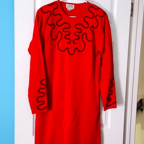 Women's Dress - Picture 2 of 5